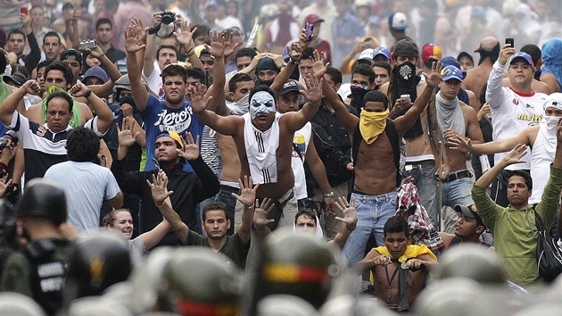 Po ohlen oficilnch vsledk voleb vypukly ve Venezuele srie nsilnch protest proti zvolen Nicolase Madura (15. dubna 2013).