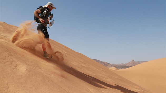 Na Marathon des Sables si bci sáhnout na dno svých sil. Mnozí nebojují s