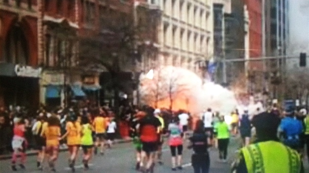 Prvn zbry z msta exploz na bostonskm maratonu (15. dubna 2013)