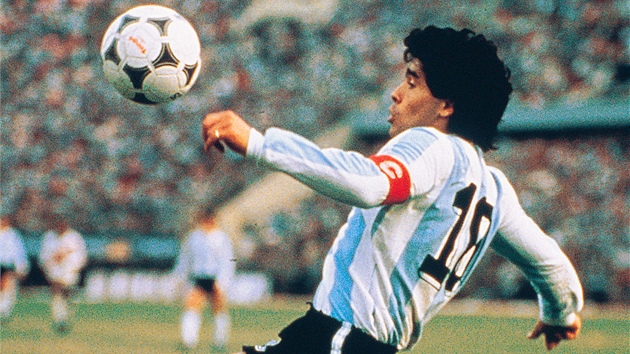 Diego Maradona v dobch sv nejvt slvy. (1986)