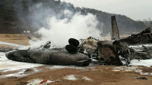 Nedaleko hranic KLDR se ztil americk vrtulnk 
Sikorsky CH-53E. (16. dubna 2013)