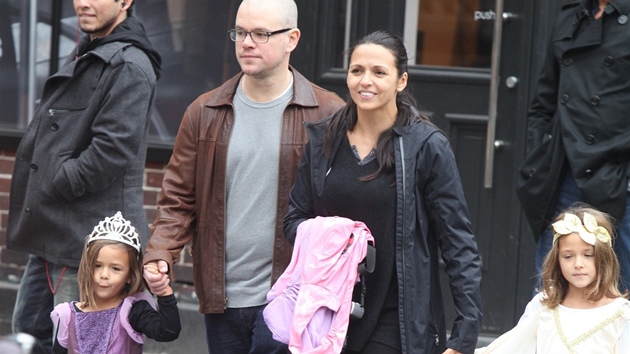 Matt Damon s man�elkou a dcerami