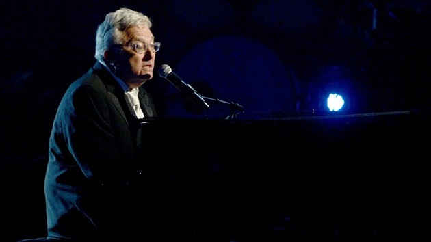 Randy Newman zahrl pi ceremonilu k uveden do Rock'n'rollov sn slvy 2013