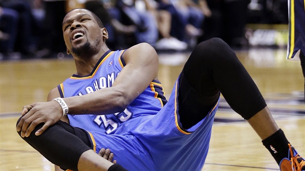 Kevin Durant z Oklahoma City se dr za koleno.