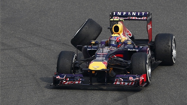 Mark Webber ze stje Red Bull piel bhem Velk ceny F1 v n o zadn kolo.