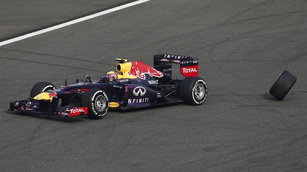 Mark Webber ze stje Red Bull piel bhem Velk ceny F1 v n o zadn kolo.