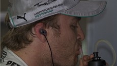 OBERSTVENÍ. Nico Rosberg ze stáje Mercedes.