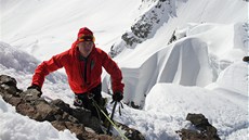Ond�ej Moravec p�i sestupu z vrcholu hory Rauherkopf (3 101 m) v poho�í...
