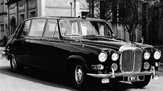 Daimler DS420 alias Daimler Limousine má píli okázalou image, pro premiérku...