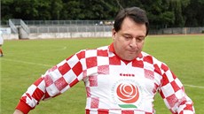 Bývalý premiér a pedseda SSD Jií Paroubek ped fotbalovým zápasem na