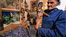 V dom� u Petra Mir�eva v T�e�ti �ije Emil Gruntermann del�í dobu a je tam...