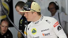 Kimi Räikkönen během tréninku na Velkou cenu Bahrajnu
