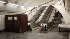 Zábor pi oprav eskalátoru v roce 2013 ve stanici Hradanská