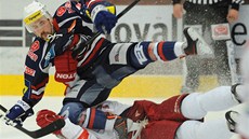 Momentka z bará�ového duelu Chomutov - Olomouc.