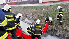 Do potoku v olomoucké tvrti Nemilany vytekla neznámá siln zapáchající