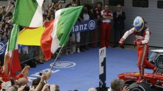 Fernando Alonso potil fandy stáje Ferrari výhrou ve Velké cen íny.