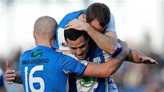 Autor mladoboleslavského gólu Luká Magera (uprosted) a jeho spoluhrái Martin