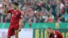Javier Martinez (vlevo) a Bastian Schweinsteiger z Bayernu Mnichov po výhře 6:1