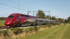 Vlak společnosti Thalys na trati v Nizozemsku