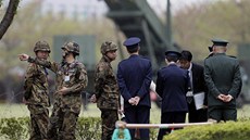 PIPRAVENI. Japonská armáda hlídá severokorejské hrozby, v pozadí jsou...