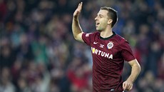 ASISTENT NA VLASTNÍ GÓL. Po centru spar�ana Josefa Hu�bauera (na snímku) si dal...