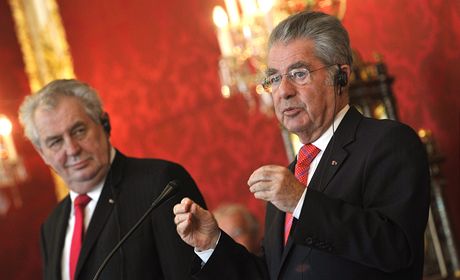 eský prezident Milo Zeman (vlevo) a rakouský prezident Heinz Fischer