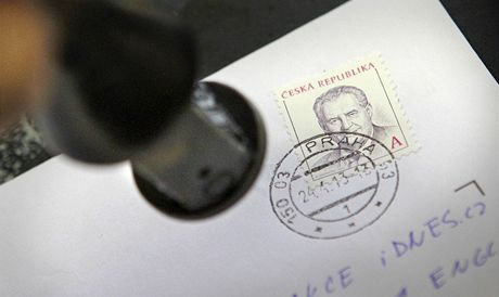 Milo Zeman schválil podobu známek hned napoprvé. Jeho pedchdce Václav Klaus a napotetí.