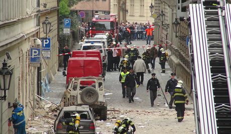 Pohled na místo exploze v Divadelní ulici