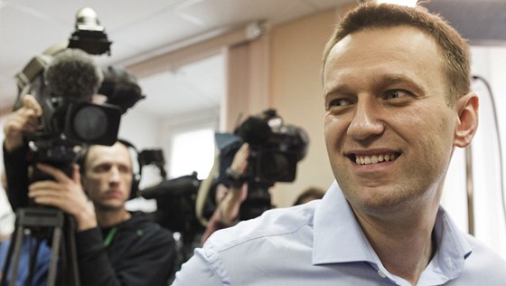 Ruský bloger Alexej Navalnyj u soudu v Kirov (24. dubna 2013)