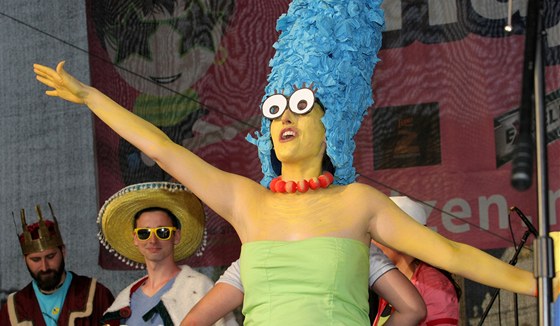Královna majálesu v Plzni Marge Skáe Simpsonová (26. dubna 2013)