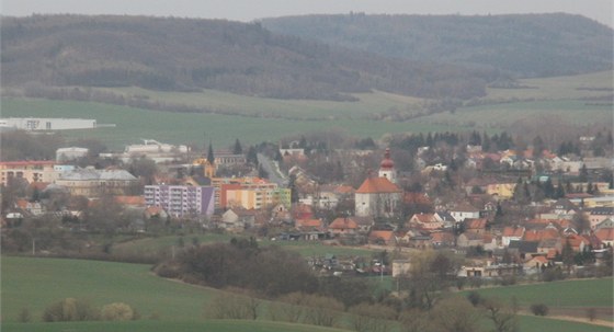 Město Podbořany nachází v severozápadních Čechách, 14 kilometrů jihozápadně od Žatce v okrese Louny v Ústeckém kraji.