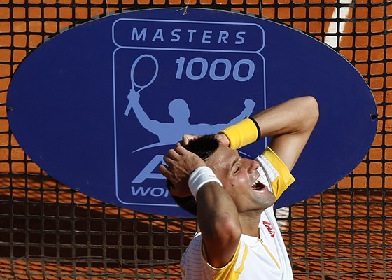 Novak Djokovi se raduje po vítzství nad Rafaelem Nadalem ve finále turnaje v