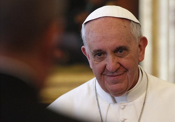 Pape Frantiek se snaí piblíit církev obyejným lidem.