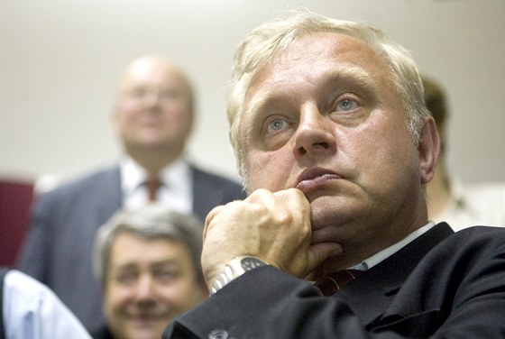 Miloslav Ransdorf (KSČM) při volbách do Europarlamentu (7. června 2009)