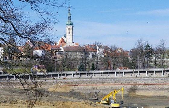 Mladá ena se rozhodla ukonit svj ivot na hrázi Jordánu.