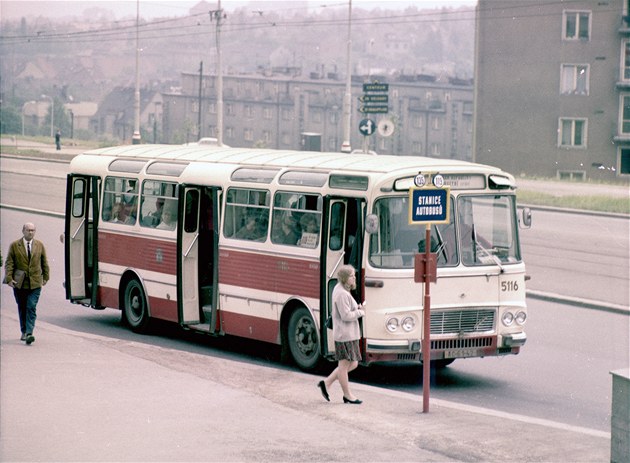 Vůz ŠM 11 na lince 119 asi v roce 1968 na právě dokončené Leninově třídě
