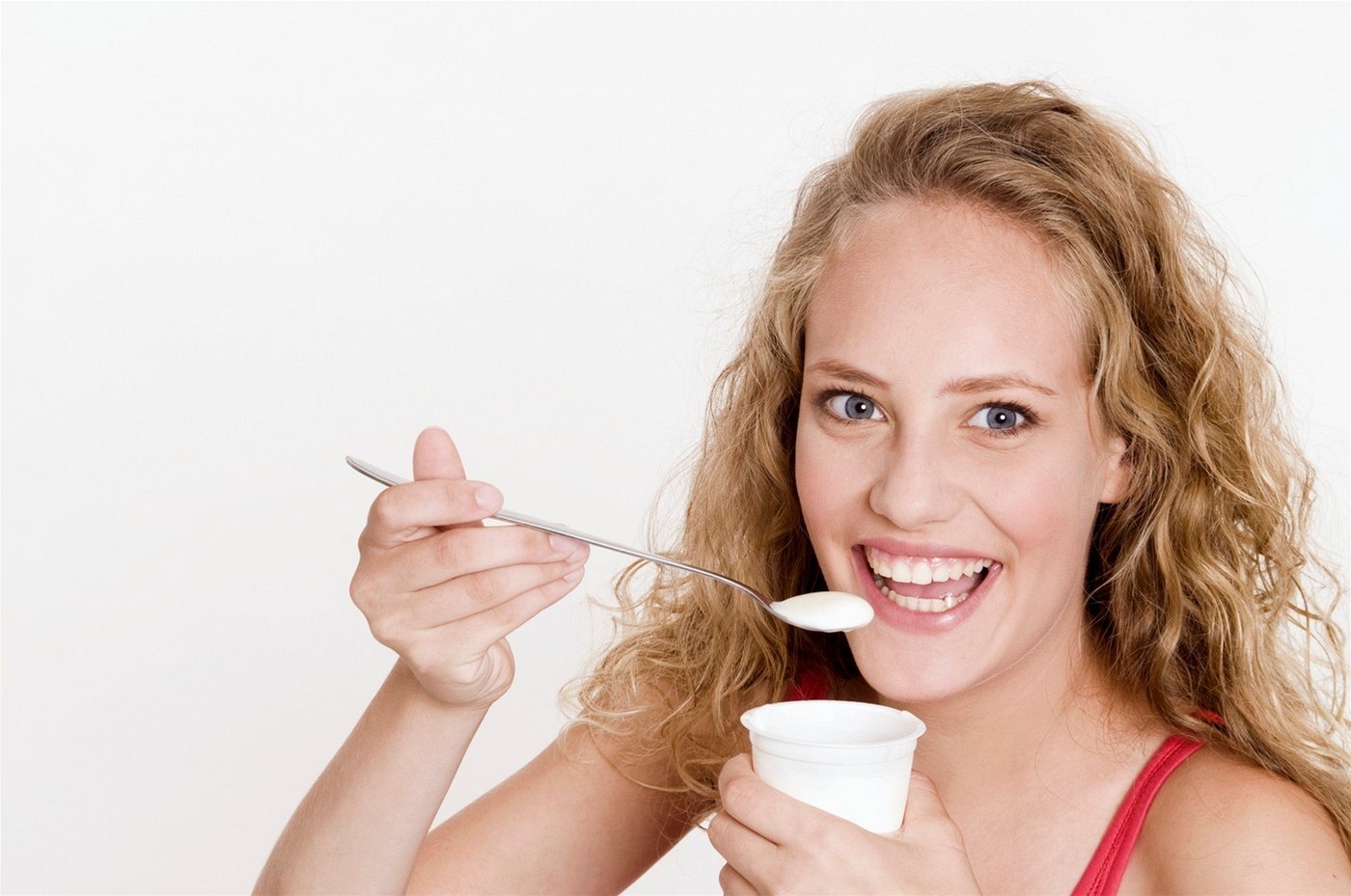 Bílý jogurt vyu�ijete nejen p�i diet�, ale také jako surovinu p�i p�íprav� sladkého dezertu. Ilustra�ní snímek