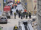 Následky výbuchu v praské Divadelní ulici (29. dubna 2013)