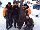 Rekordní úlovek halibuta z dubna 2013 měl délku 216 centimetrů.