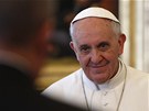 Pape Frantiek se snaí piblíit církev obyejným lidem.