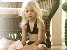 Dívka v bikinách na webu goop.com, který zaloila hereka Gwyneth Paltrowová.