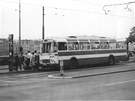 Spolená zastávka tramvají a autobus na Palackého námstí 9. ervence 1979.