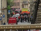 Policie uzavela celou Divadelní ulici a blízké okolí domu, ve kterém vybuchl