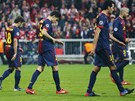 JAKO SPRÁSKANÍ PSI Fotbalisté Barcelony odcházejí ze hit po poráce 0:4 v