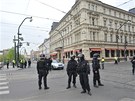 Policisté uzavírají ulice po výbuchu domu u Smetanova nábeí.