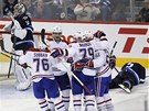 Hokejist Winnipegu vetn branke Ondeje Pavelce jsou zklaman. Po dalm