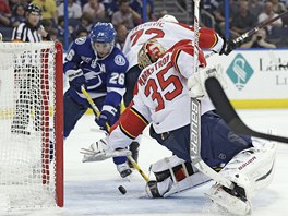 REKORDMAN. Martin St. Louis si v domcm zpase Tampa Bay vs. Florida pipsal