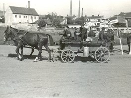 Osvobození Brna v roce 1945: U smrovek napsaných v azbuce pro lepí orientaci...