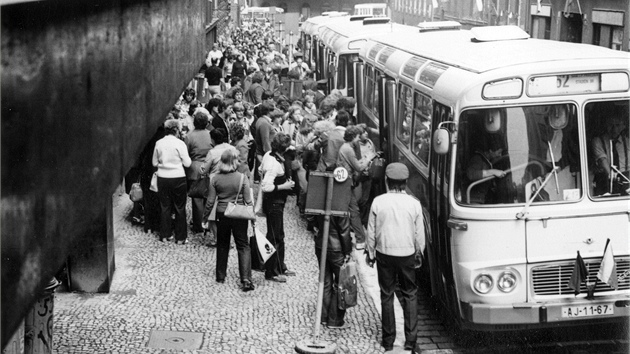 Autobusy M 11 dominovaly v roce 1975 autobusovému provozu bhem eskoslovenské