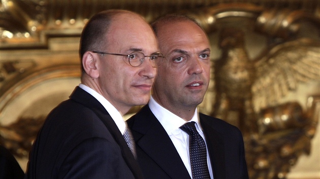 Italsk premir Enrico Letta a ministr vnitra Angelino Alfano (28. dubna 2013)